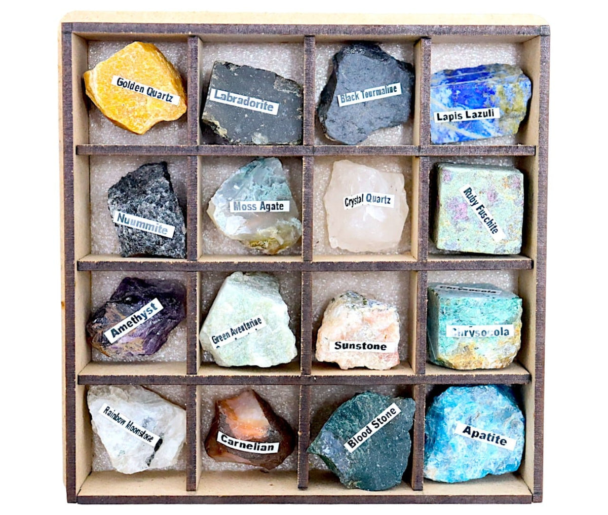 Verzameldoos met maar liefst 16 edelstenen/mineralen. Uitgevoerd in hout met een mooie van namen voorziene verzameling.